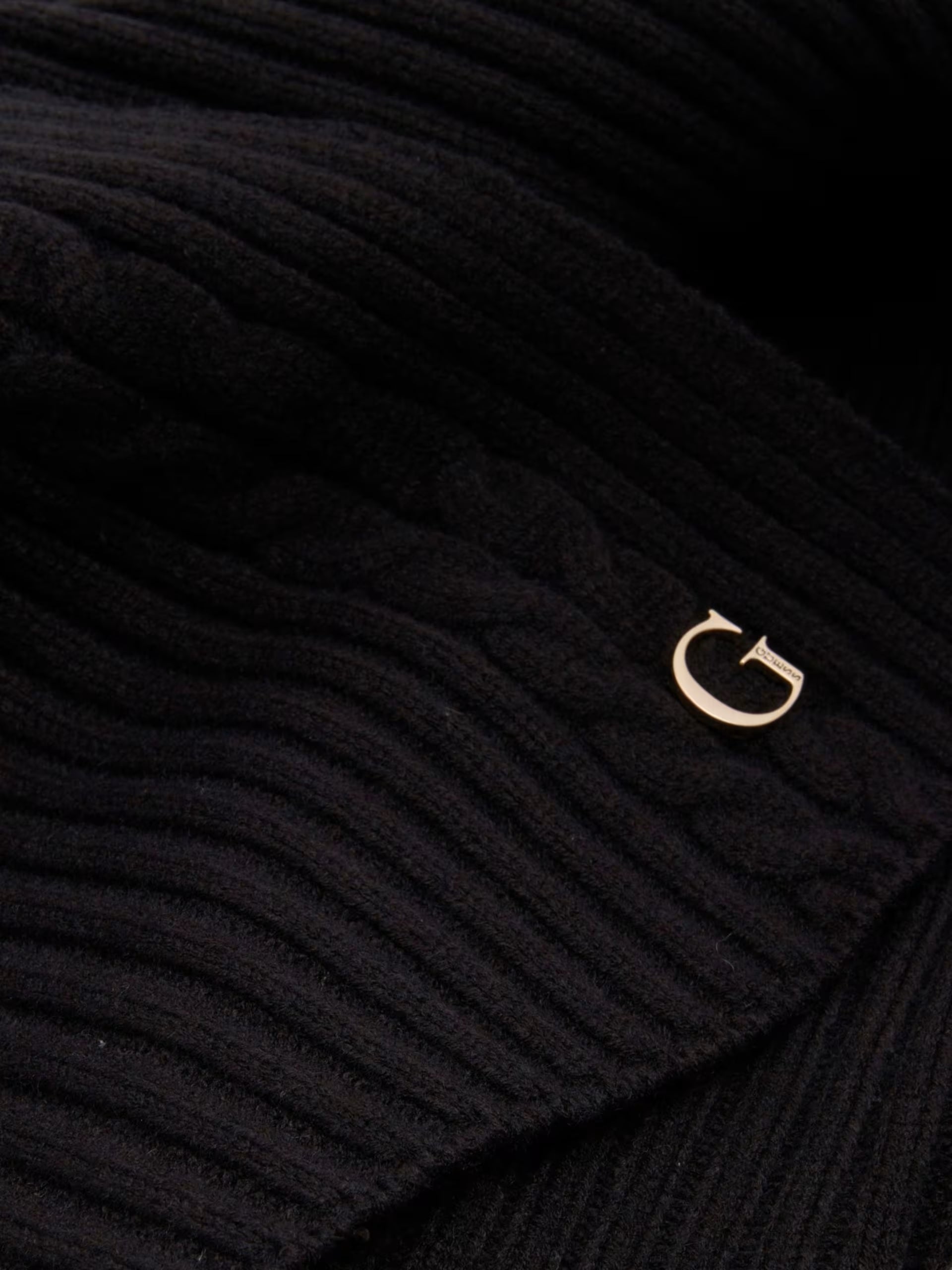 Sciarpa Nera in Maglia a Coste con Lettera G Ricamata 