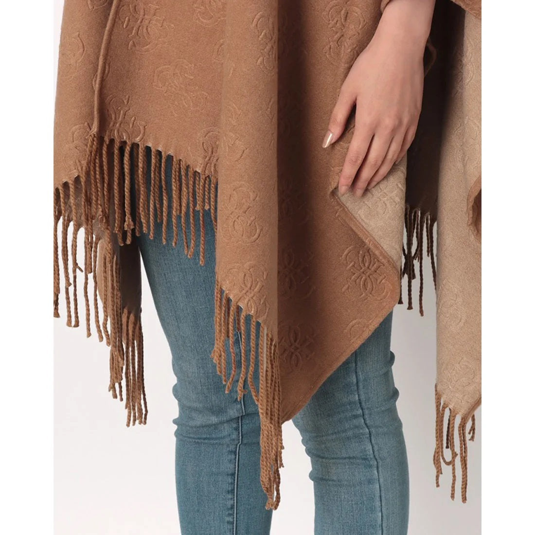 Mantella Donna Beige con Frange e Logo in Rilievo 