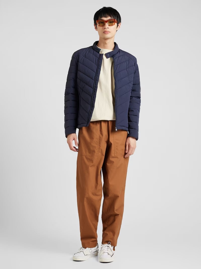 Giubbino blu  con Trapuntatura Obliqua e Colletto alla Coreana 