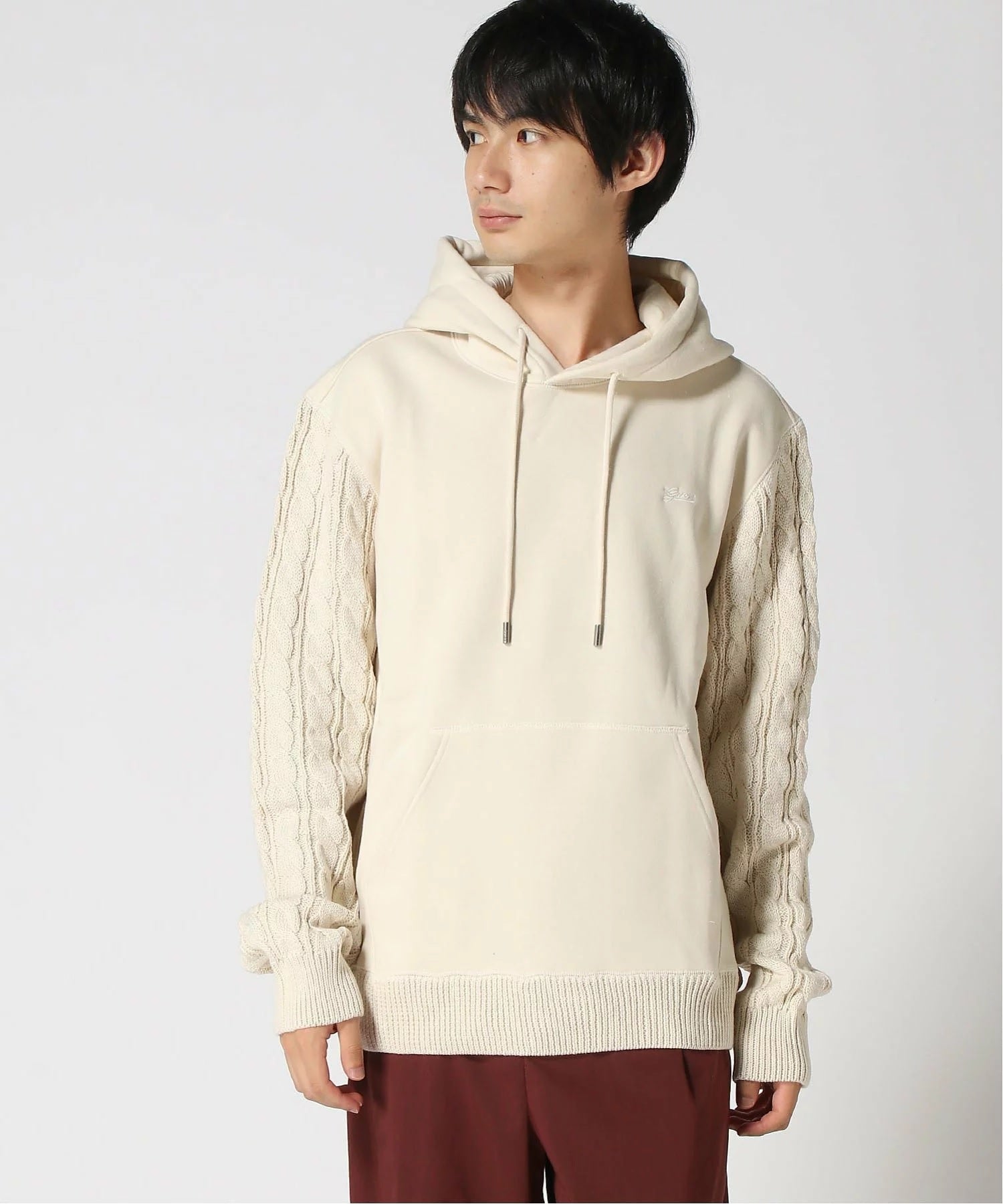 Felpa Guess "Contrast Sleeves Hoodie" Beige con Cappuccio 