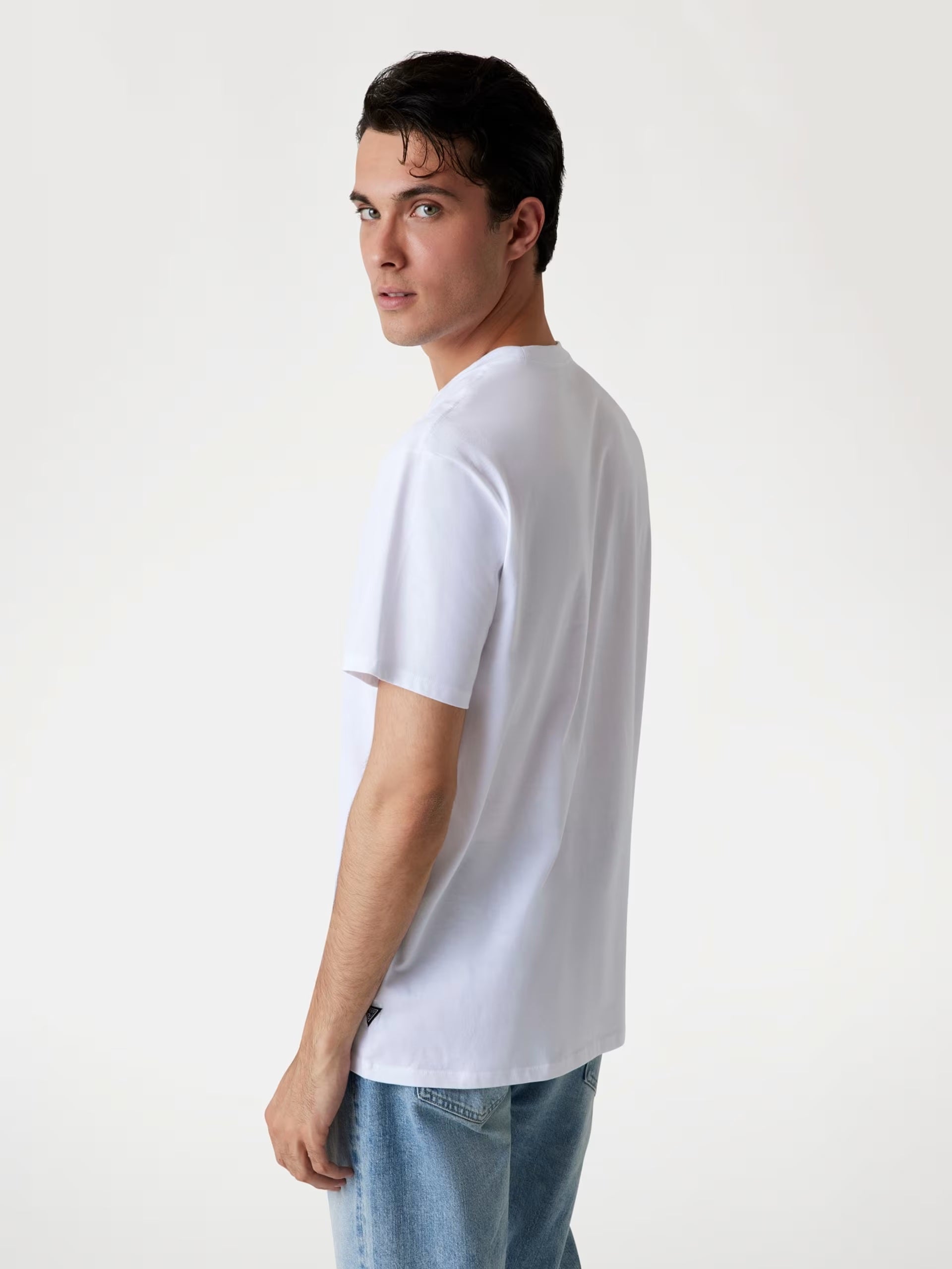 T-shirt bianco con Logo Guess a Sbalzo e Vestibilità Regular 