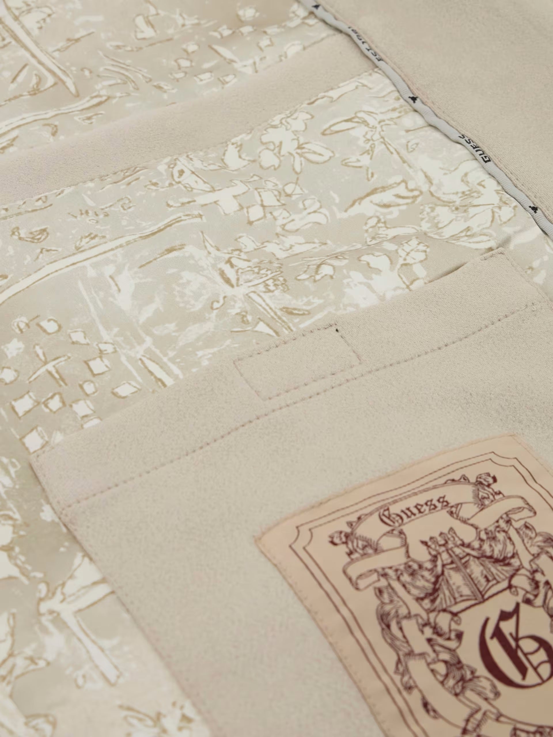 Giubbino Biker Beige in Simil Scamosciato con Collo alla Coreana 