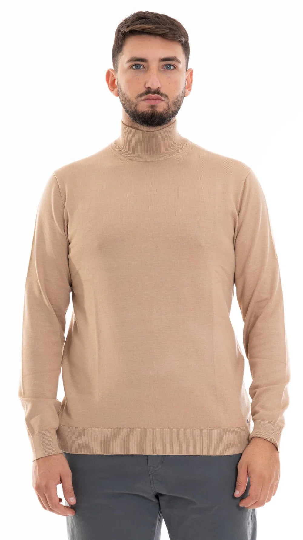 Lupetto da uomo color cammello con polsini ed elastico sul fondo 