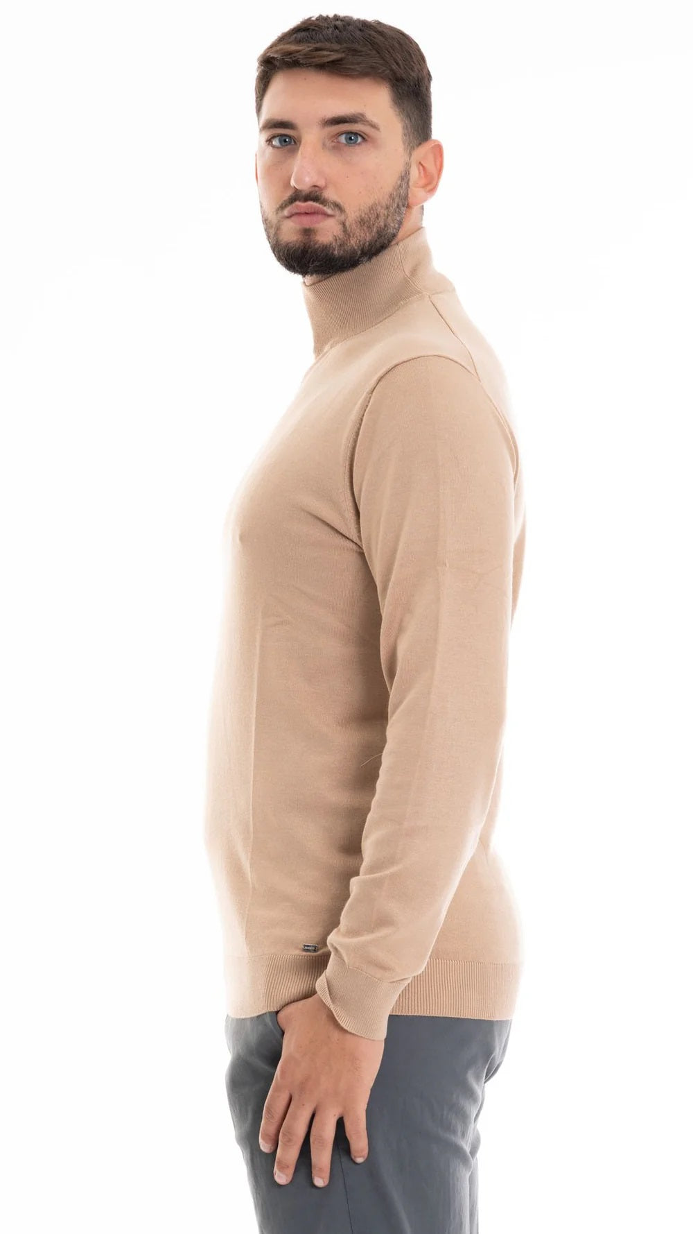 Lupetto da uomo color cammello con polsini ed elastico sul fondo 