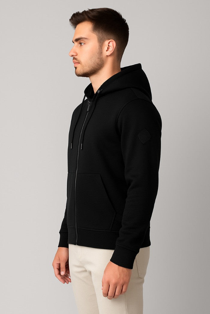 Felpa con cappuccio da uomo nera con zip e tasche frontali 