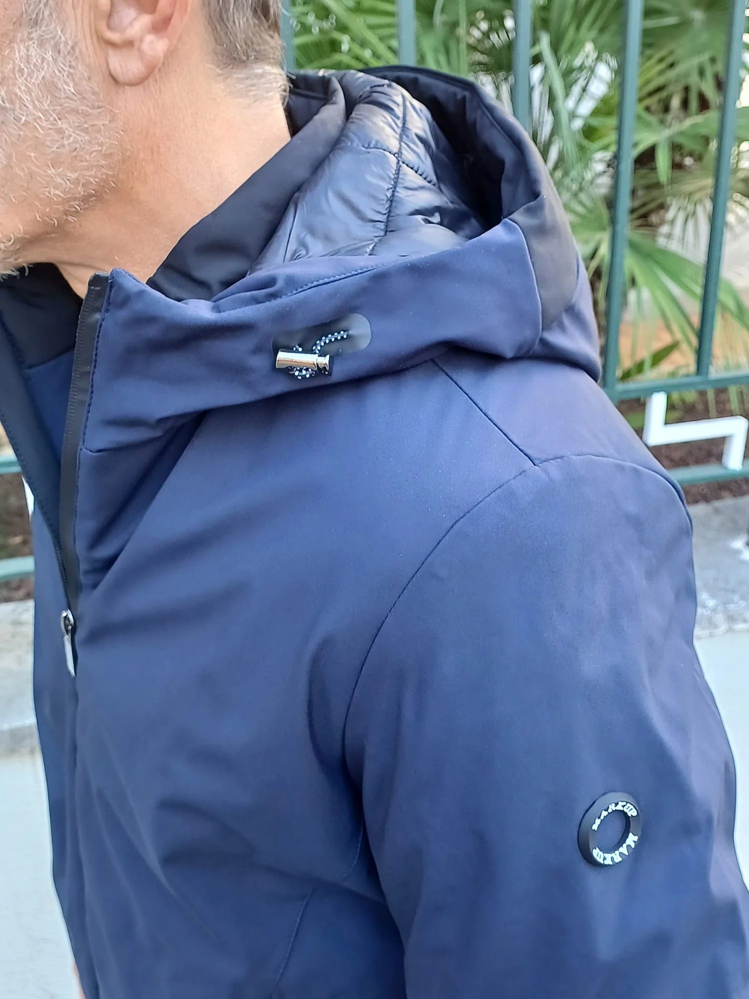 Giubbino termico da uomo blu con cappuccio fisso e zip termosaldata 