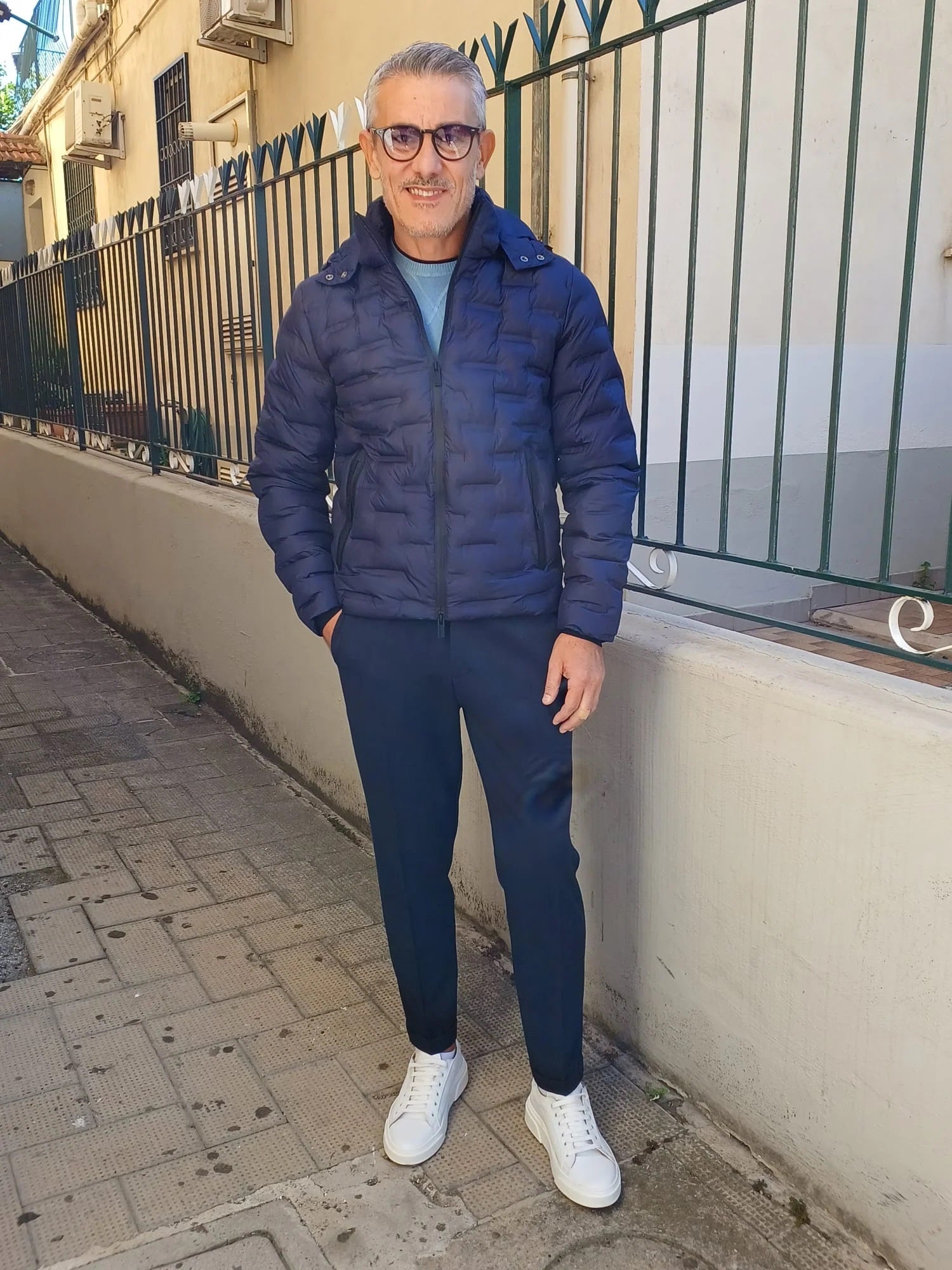 Giubbotto da uomo blu con cappuccio in microfibra termica 