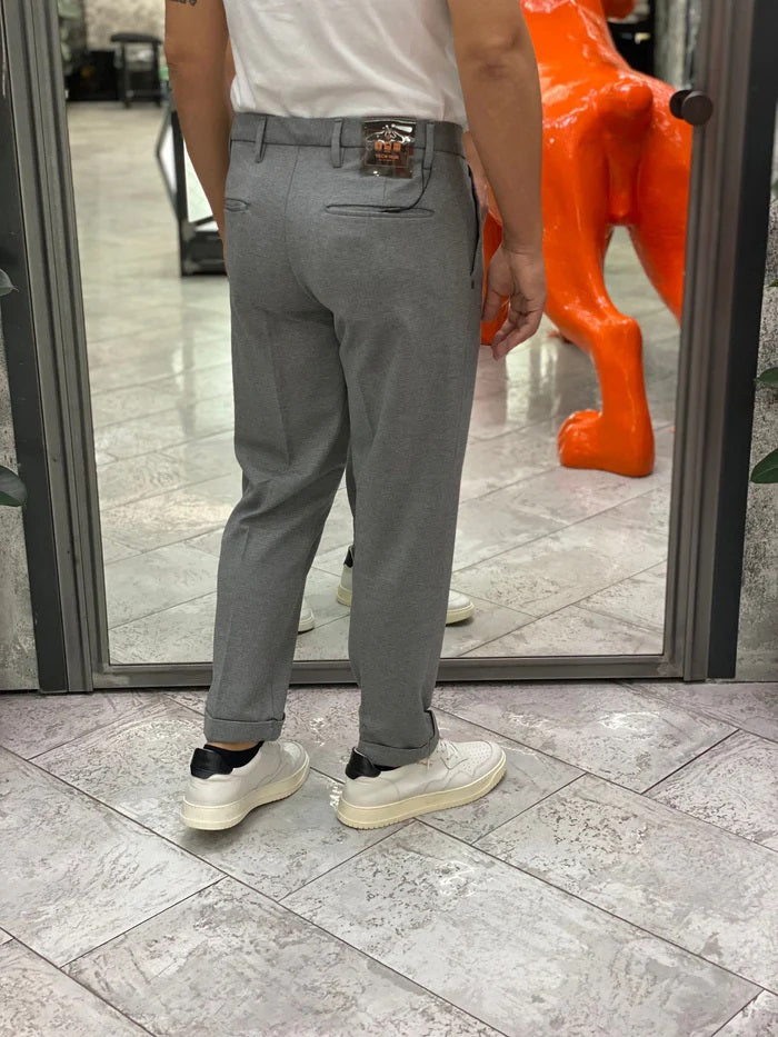 Pantalone cropped grigio in punto Milano elasticizzato con risvolto 