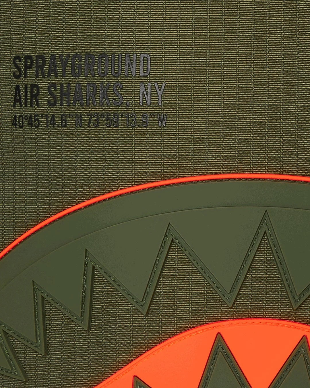 Zaino "Shark Central Army" Verde Militare in Nylon con Denti Fluo 