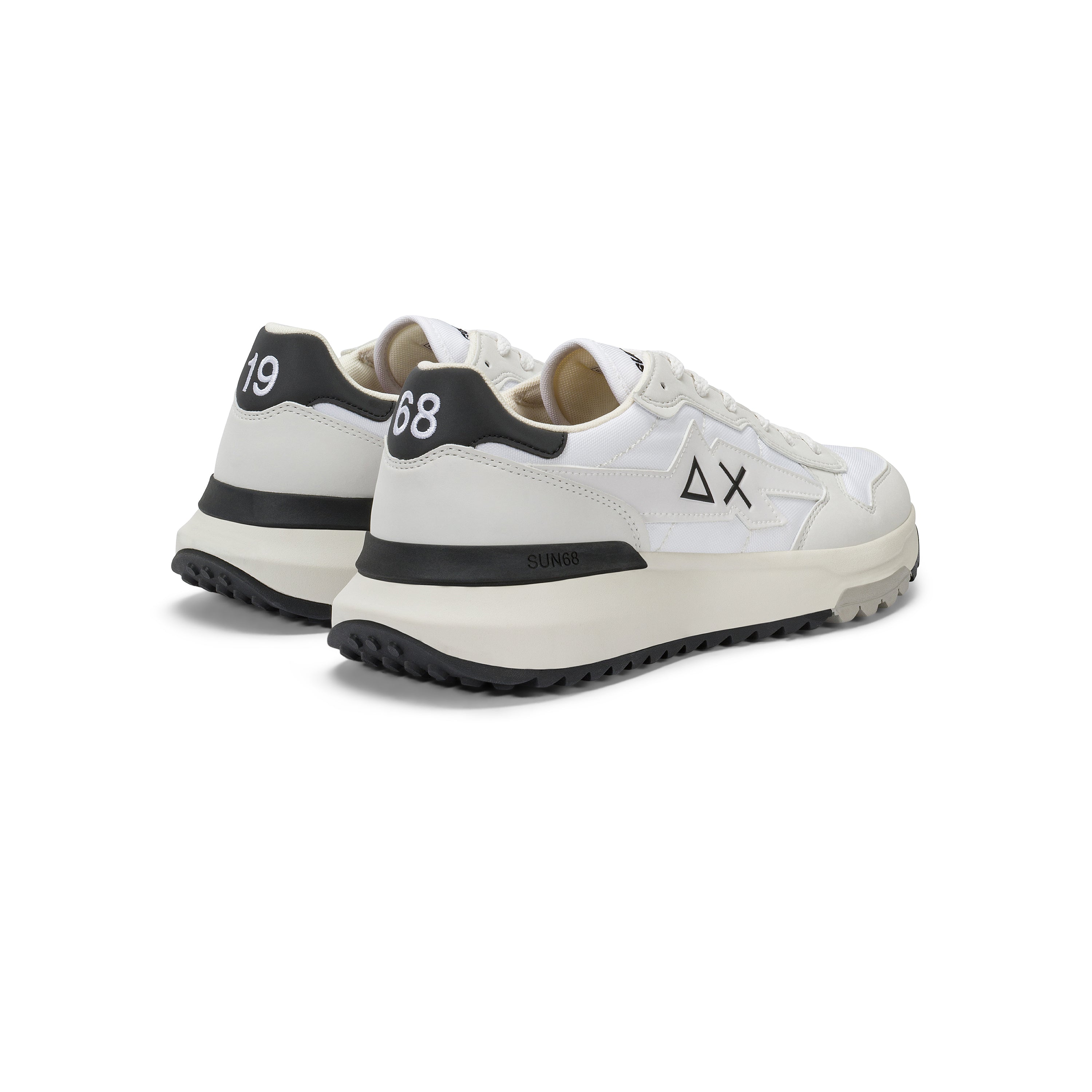 Sneakers "Niki 2.0 Solid" Bianche con Suola Nera a Contrasto 