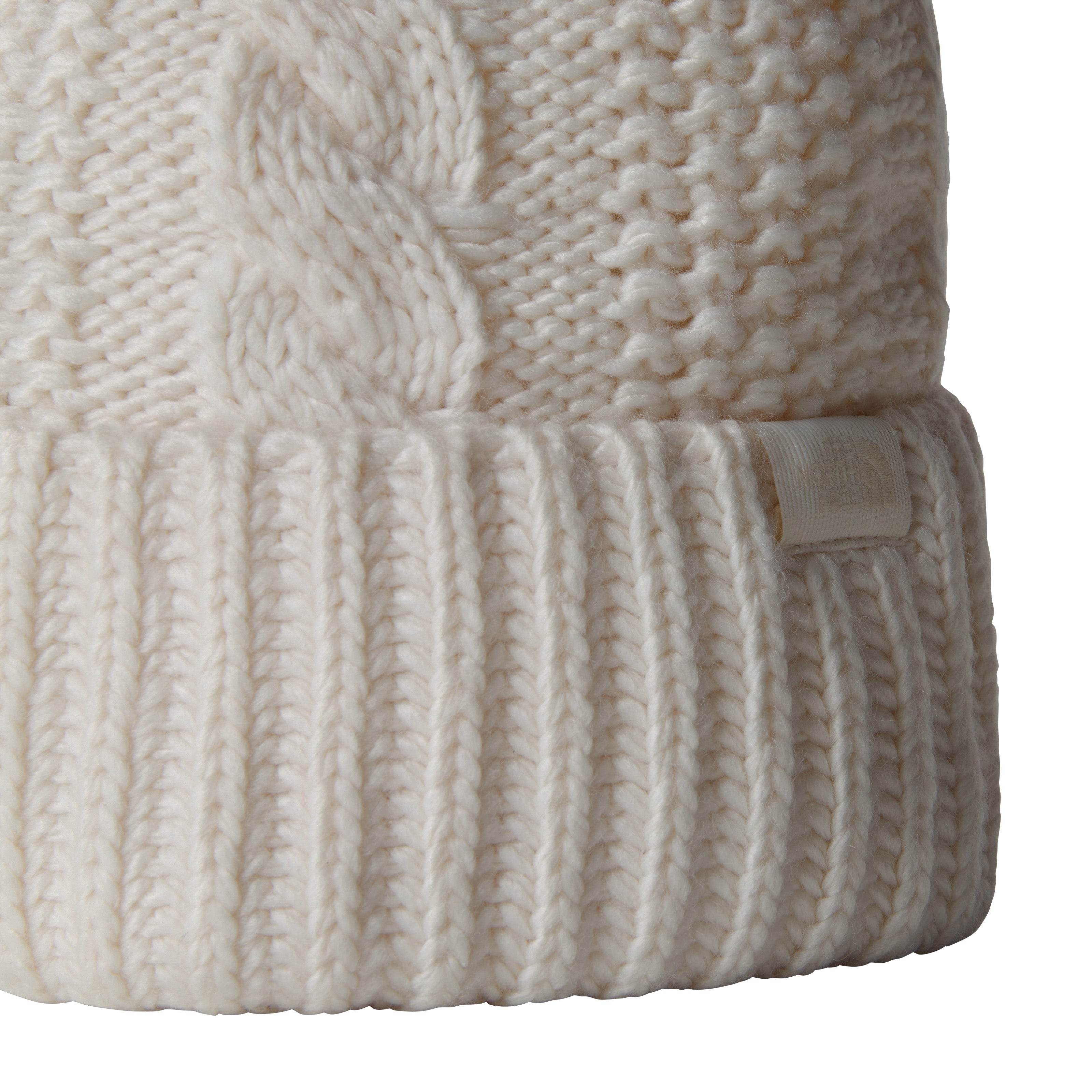Cappello "Oh-Mega" bianco in maglia riciclata con lavorazione a trecce 