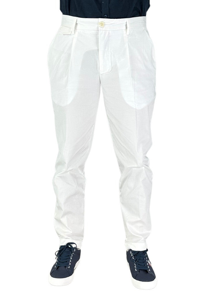 Pantaloni Bianchi in Misto Cotone con Pences e Risvolti Slim Fit 