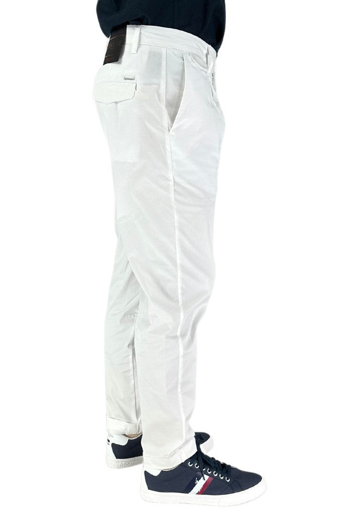 Pantaloni Bianchi in Misto Cotone con Pences e Risvolti Slim Fit 