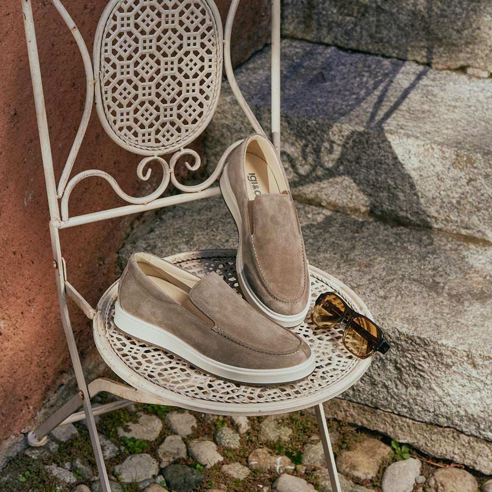 Mocassini beige in pelle scamosciata con sottopiede anatomico estraibile 