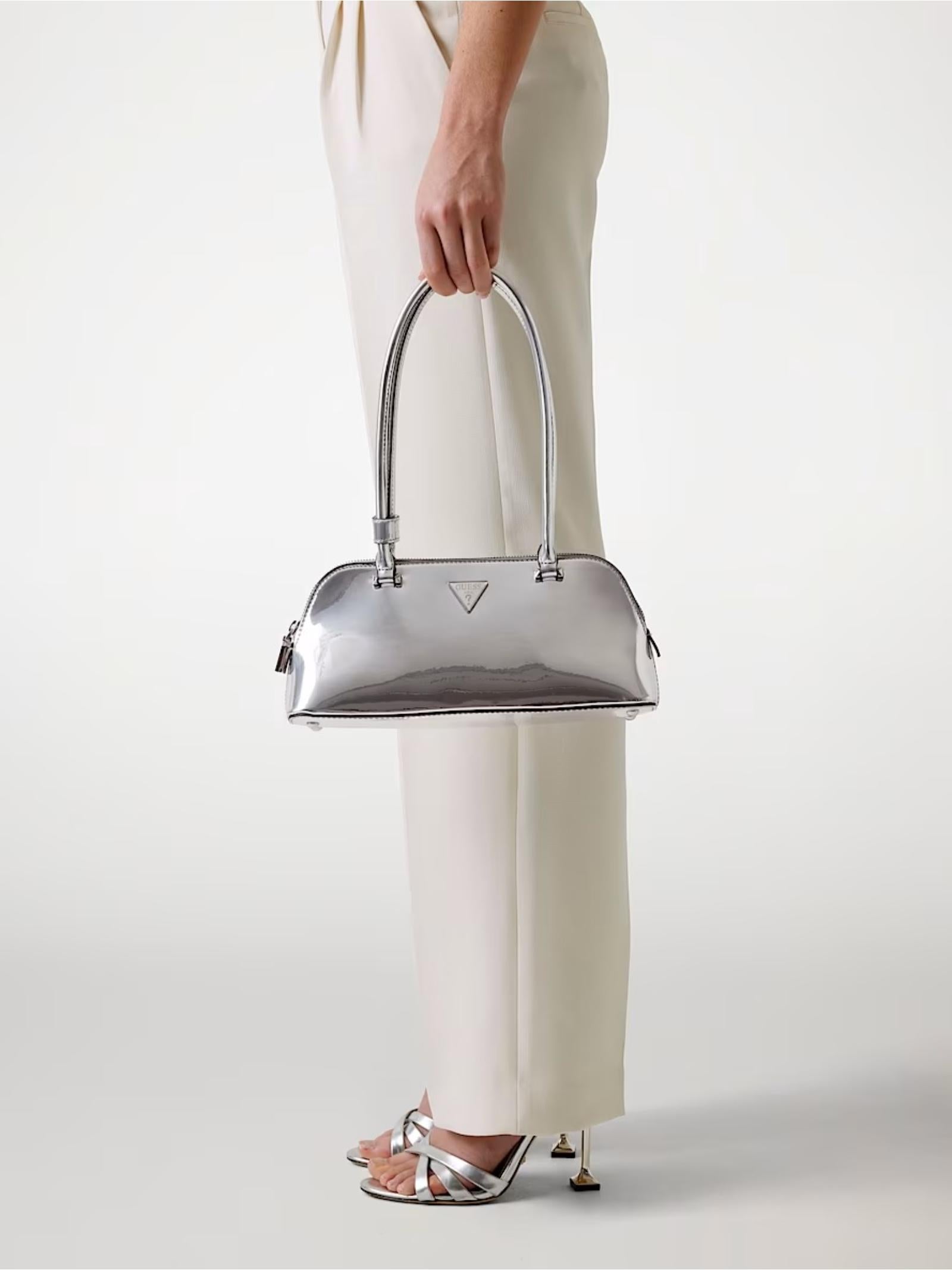Borsa a spalla "Arnela" argento effetto specchio con logo in metallo 