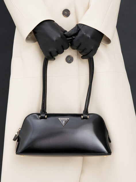 Borsa a spalla Guess "Arnela" in vernice nera con logo in metallo 