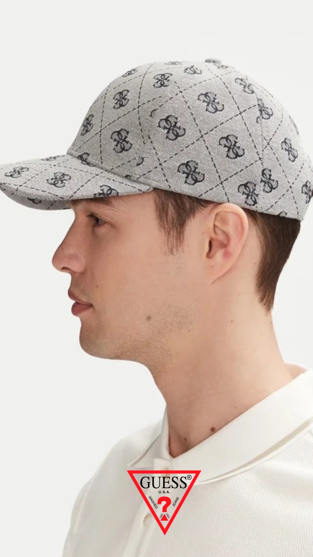 Cappello grigio ghiaccio con visiera e Guess logo all over 