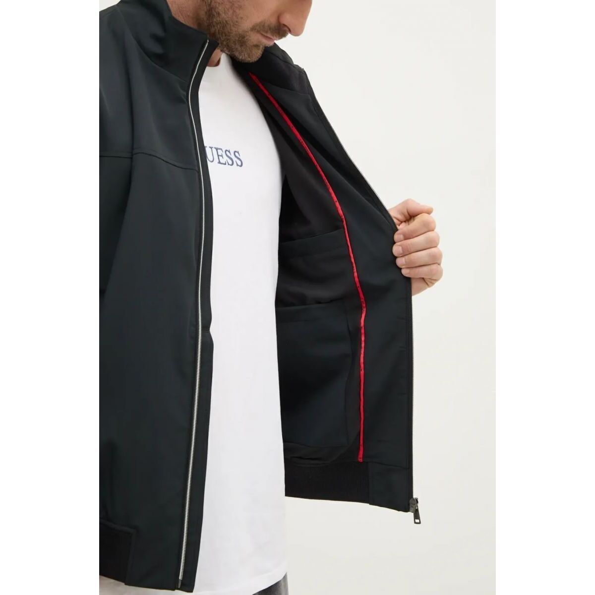 Giubbino Nero con Zip Frontale e Collo Alto 
