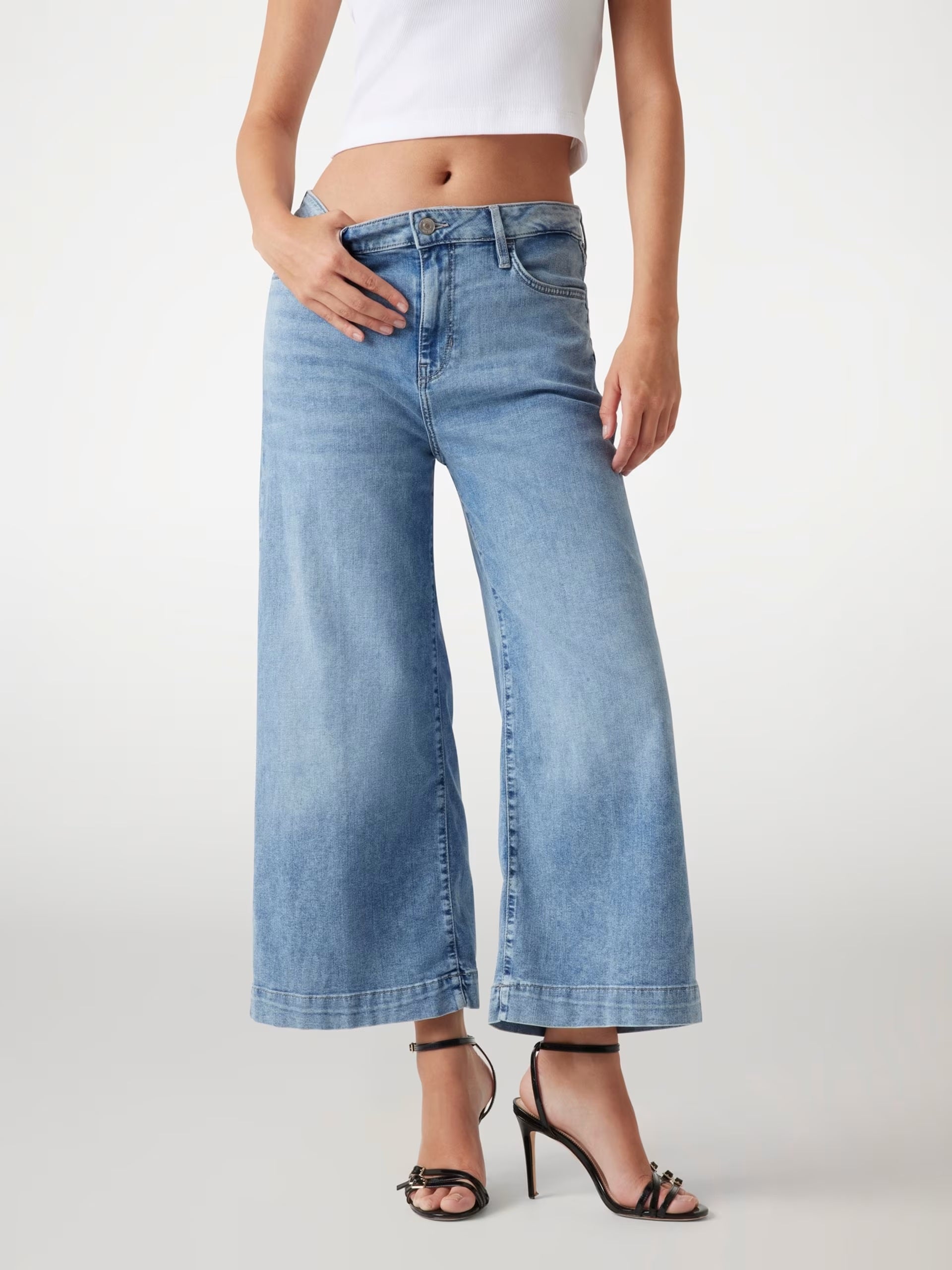 Jeans "Bellflower" Lavaggio Chiaro con Gamba Larga e Fit Relaxed 
