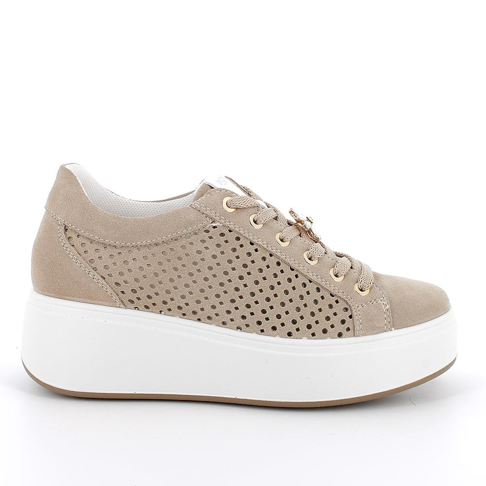 Sneakers Beige con Zeppa, Lacci e Dettaglio Gioiello 