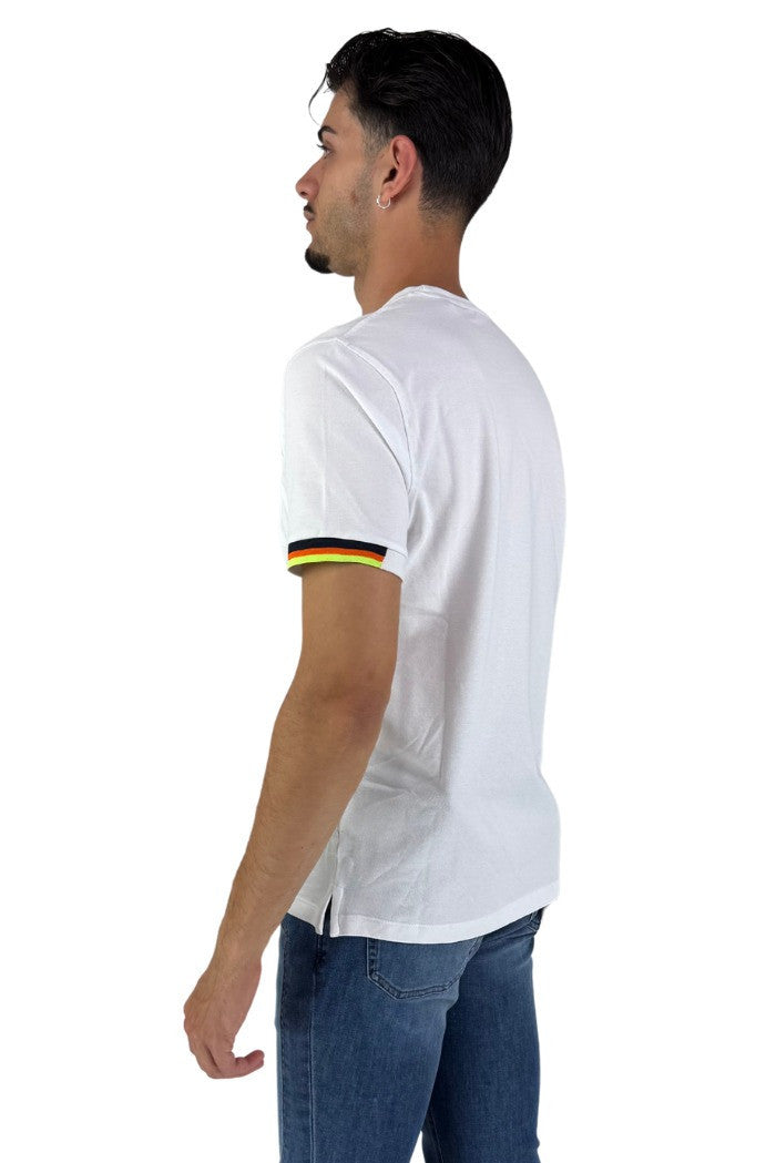 t.shirt bianca con taschino con dettagli a contrasto 