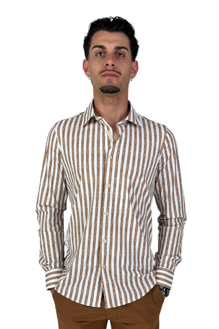 Camicia a Righe color tabacco con Collo Italiano e Maniche Lunghe 