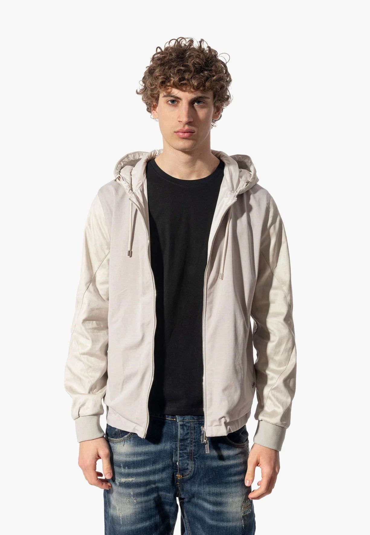 Giubbino con cappuccio in tessuto nylon goffrato beige 