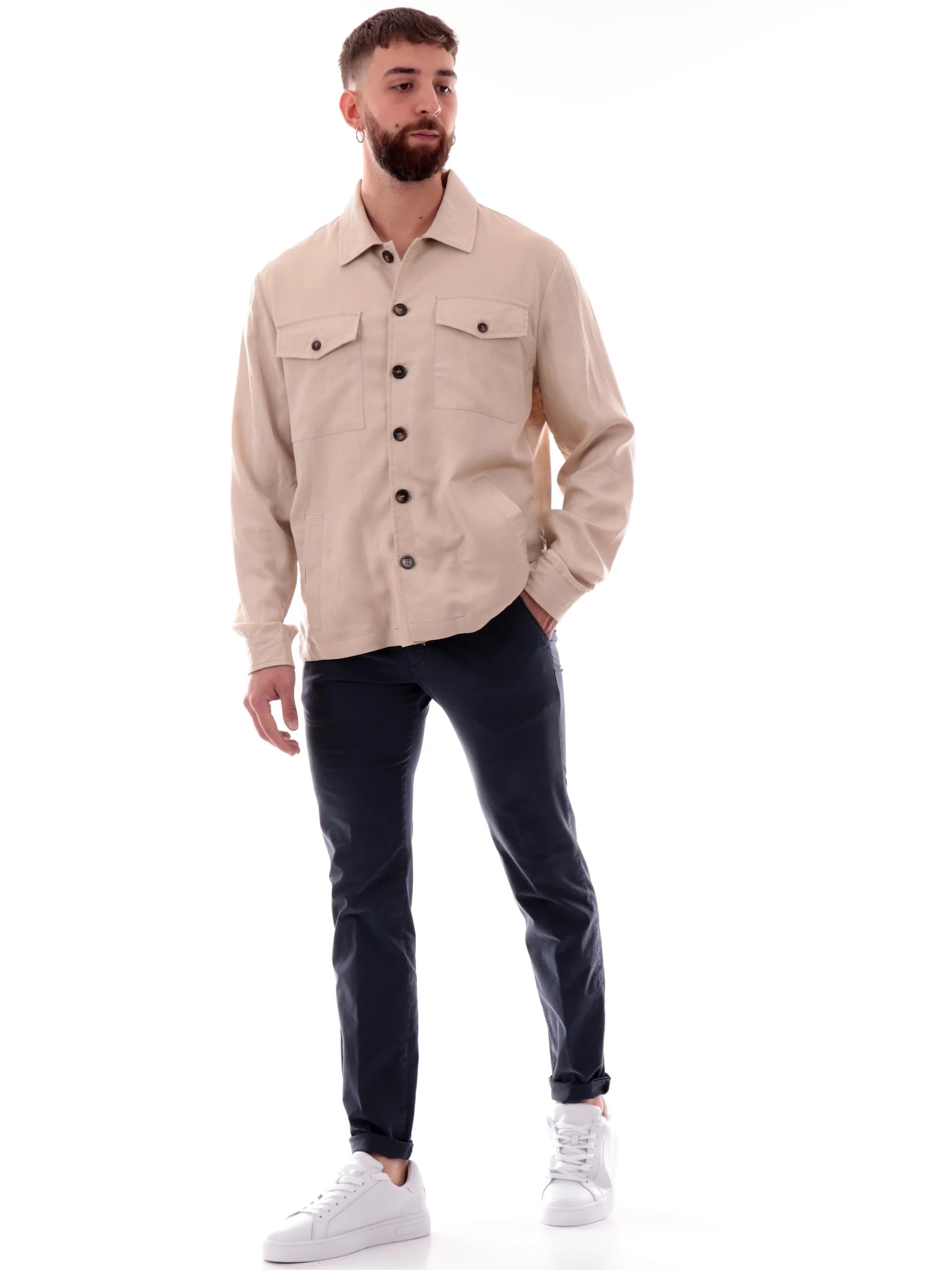 Overshirt Beige da uomo con colletto e tasche 