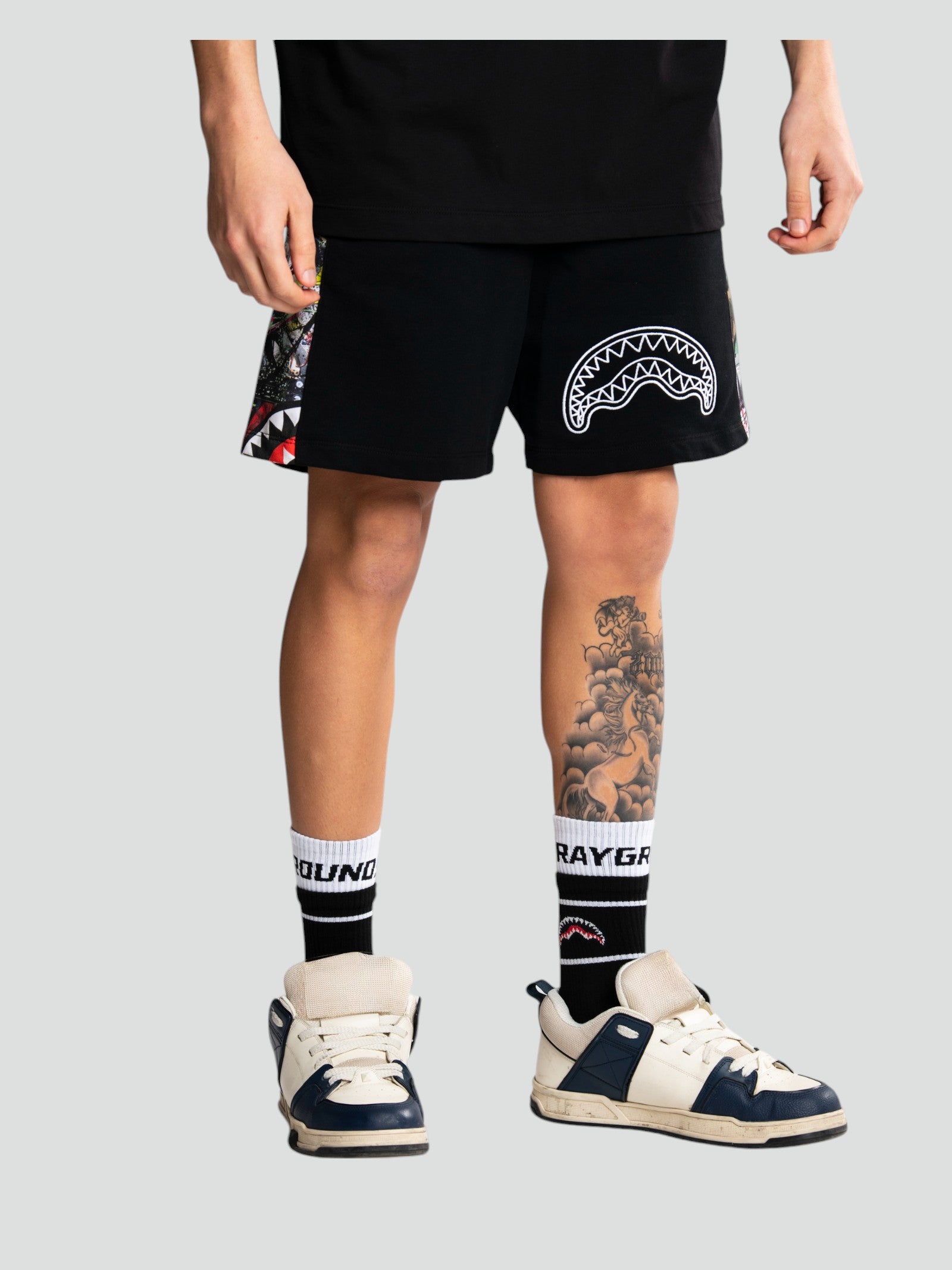 Shorts "All The Shark" Neri con Inserti Multicolor e Ricamo Logo 