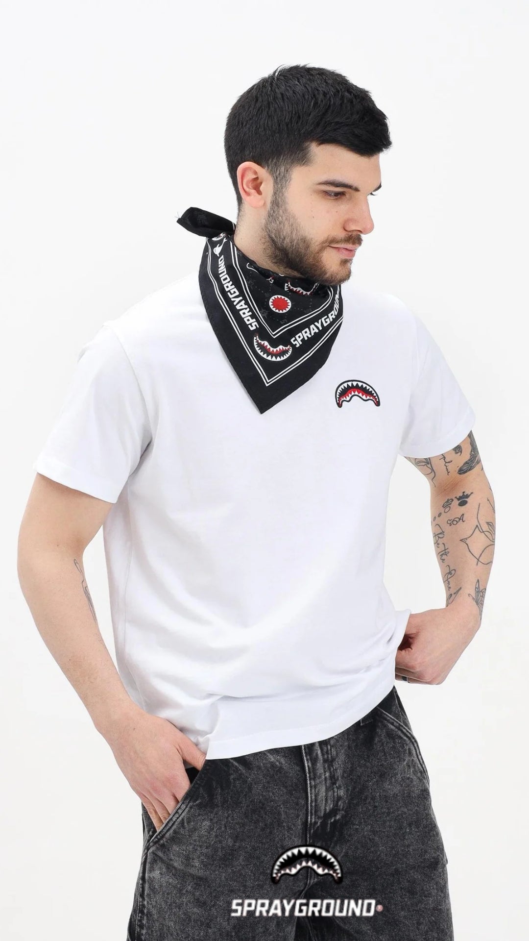T-shirt "Black Bandana" Bianca con Bandana Stampata 
