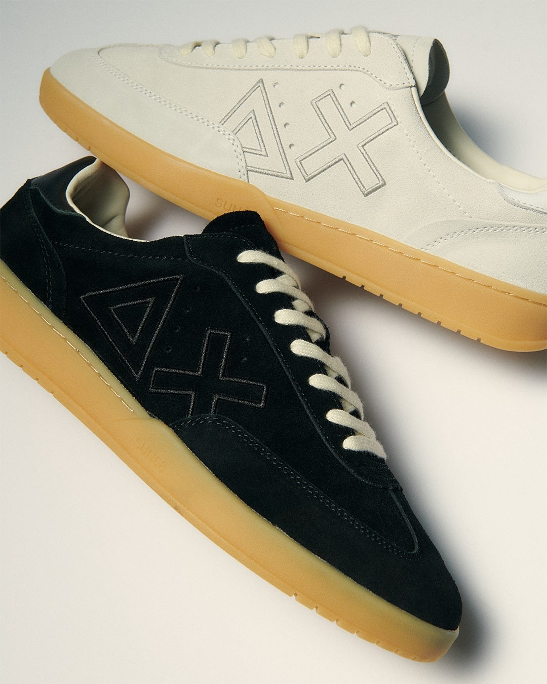 Sneakers "California" Uomo in Pelle Bianca con Suola Caramello 