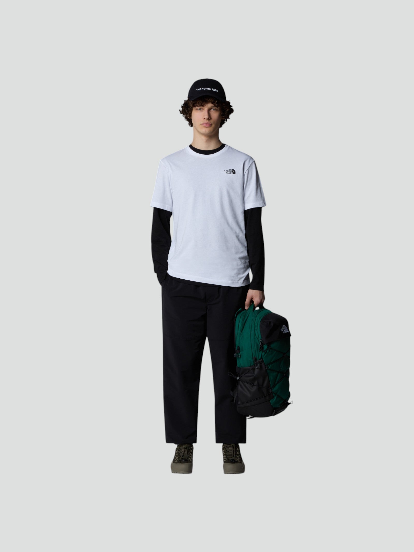 T-shirt bianca con logo a Contrasto nero 