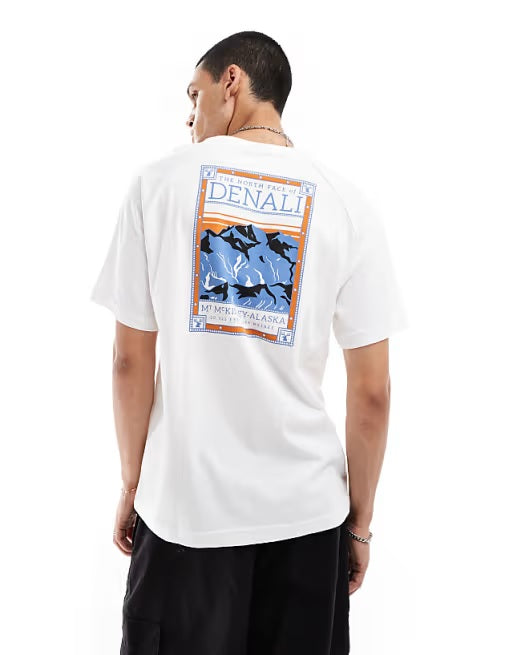 T-shirt Uomo Bianca con Grafica "Denali" Retro 