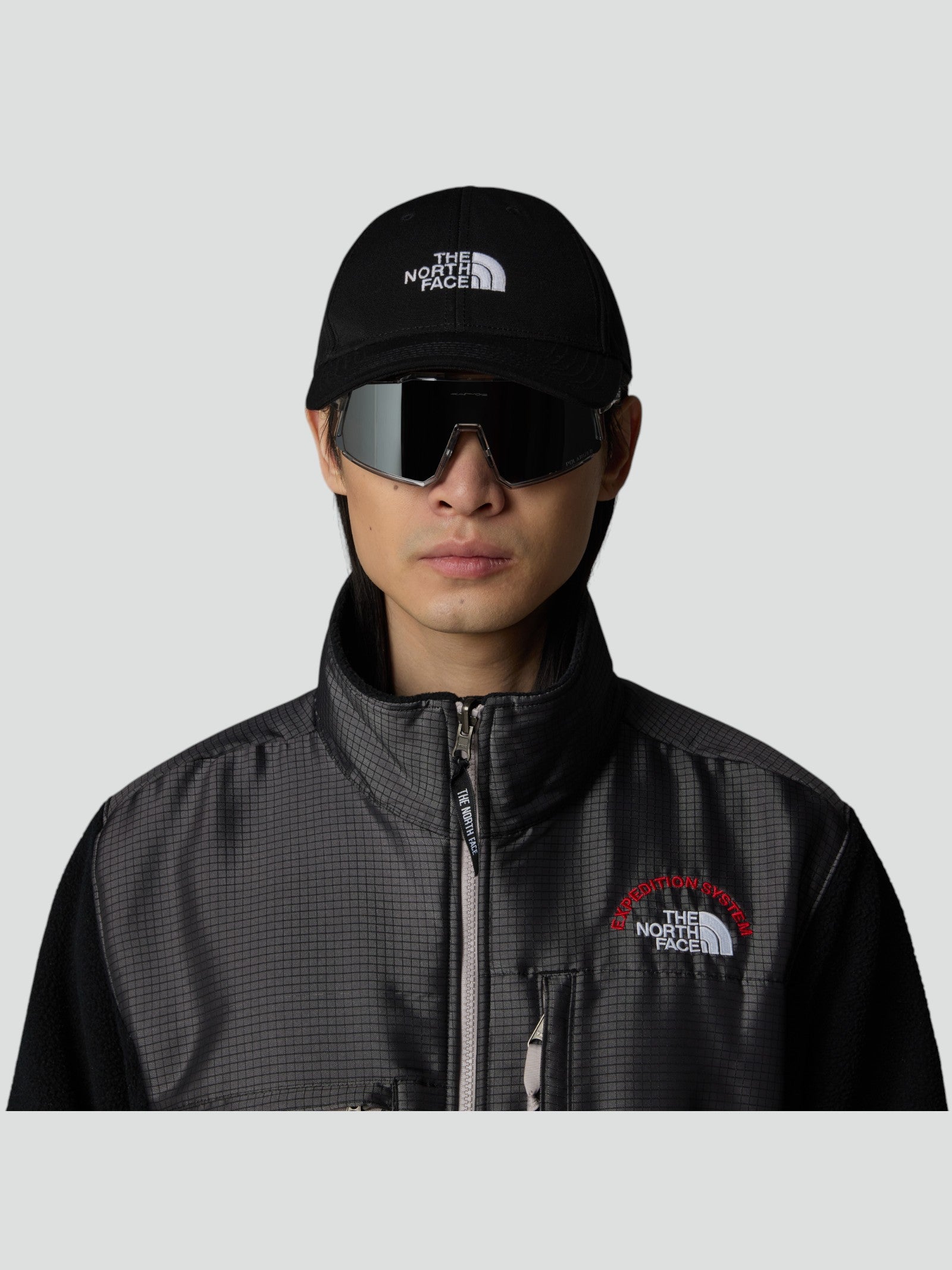 Cappellino nero "The North Face" con Logo bianco Ricamato 